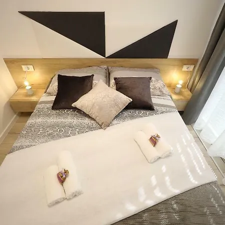 Sens Apartment
