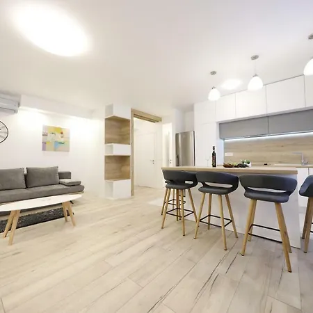 Sens By Belmont Realty * זאדאר